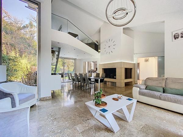 Villa d'architecte 169m², 4 chbs + bureau, terrain 1549m², sous-sol