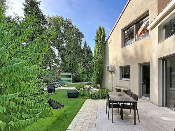 Villa d'architecte 169m², 4 chbs + bureau, terrain 1549m², sous-sol