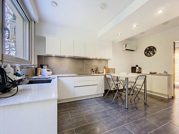 Villa d'architecte 169m², 4 chbs + bureau, terrain 1549m², sous-sol