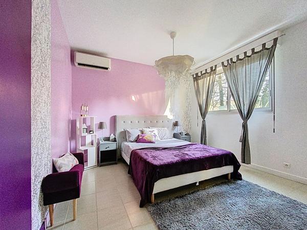 Villa d'architecte 169m², 4 chbs + bureau, terrain 1549m², sous-sol