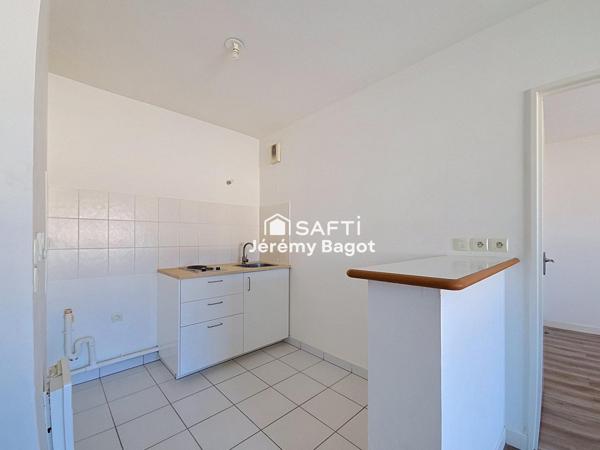 Un grand type 2 complet avec ascenseur parking et terrasse