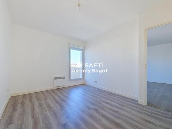 Un grand type 2 complet avec ascenseur parking et terrasse