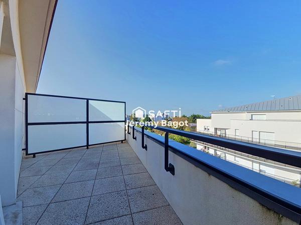 Un grand type 2 complet avec ascenseur parking et terrasse