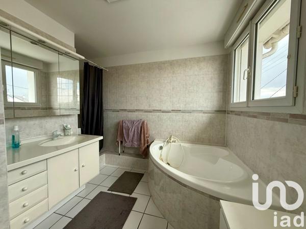 Maison 6 pièces de 120 m² à Paray-Vieille-Poste (91550)