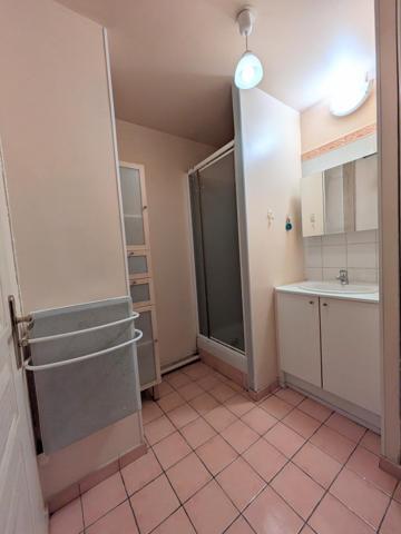 APPARTEMENT F2 avec balcon et box LUZARCHES