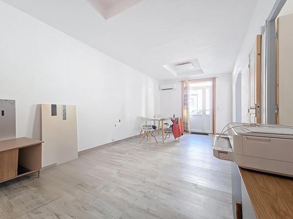 Immeuble avec T2 loué + deux plateaux à aménager – Centre de Bédarieux