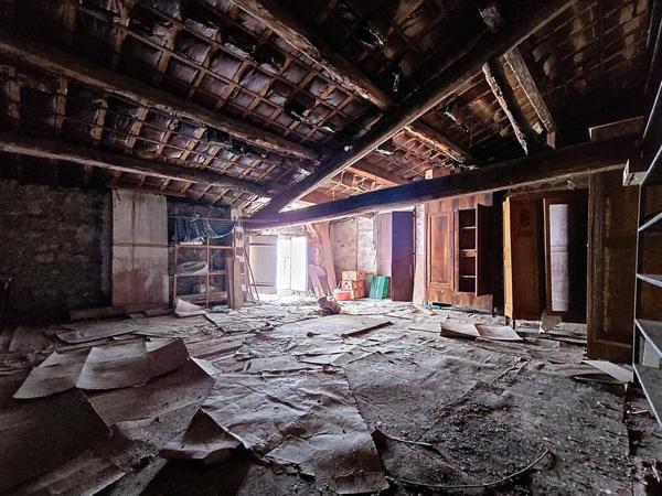 Immeuble avec T2 loué + deux plateaux à aménager – Centre de Bédarieux