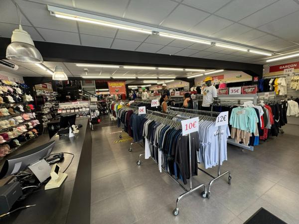 A LOUER SURFACE COMMERCIALE DE 850 M2 UTILES DANS UN IMMEUBLE SUR 3 NIVEAUX