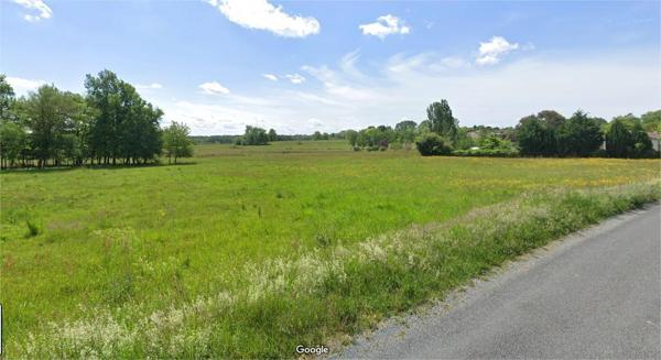 Terrain constructible , plat 2824 m2