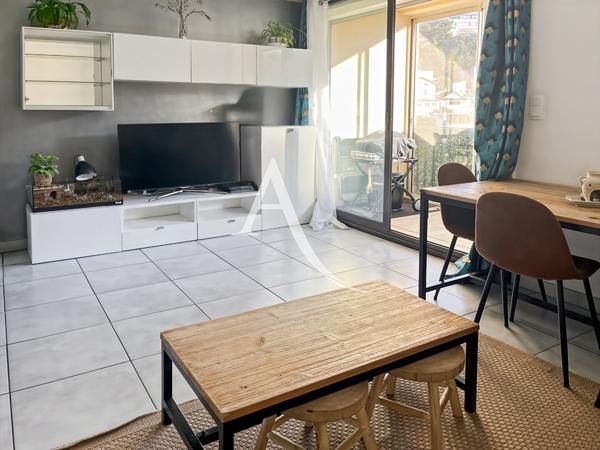 A vendre appartement type 4 avec balcon, une place de parking, caves à Marseille 13011 "La Barrasse"