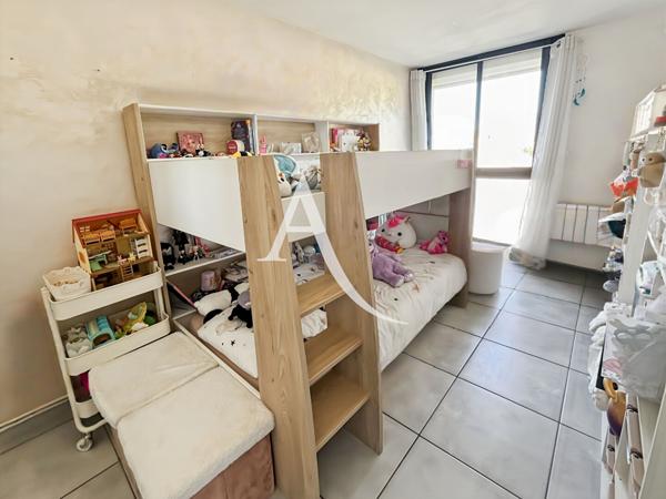 A vendre appartement type 4 avec balcon, une place de parking, caves à Marseille 13011 "La Barrasse"