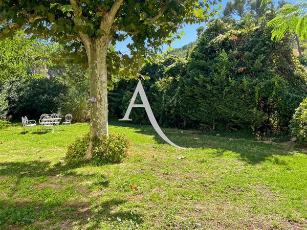 A vendre appartement type 4 avec balcon, une place de parking, caves à Marseille 13011 "La Barrasse"