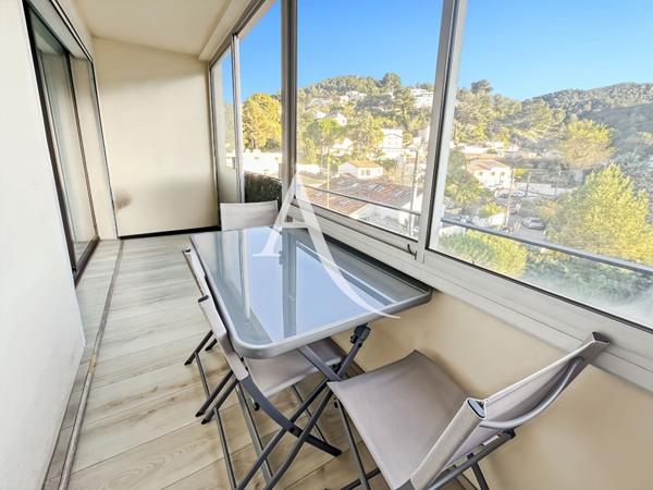 A vendre appartement type 4 avec balcon, une place de parking, caves à Marseille 13011 "La Barrasse"
