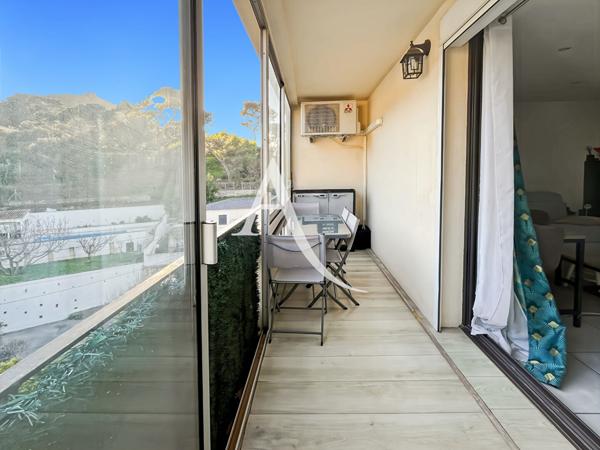 A vendre appartement type 4 avec balcon, une place de parking, caves à Marseille 13011 "La Barrasse"