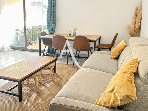 A vendre appartement type 4 avec balcon, une place de parking, caves à Marseille 13011 "La Barrasse"