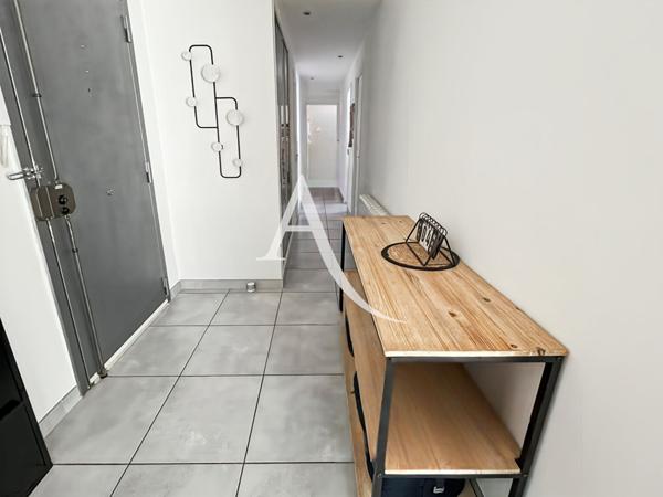 A vendre appartement type 4 avec balcon, une place de parking, caves à Marseille 13011 "La Barrasse"