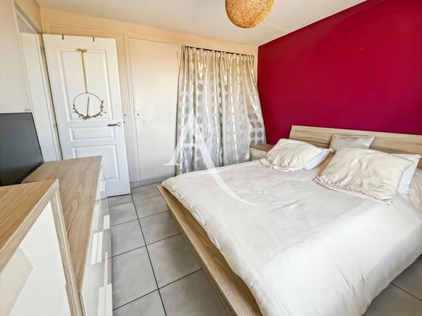 A vendre appartement type 4 avec balcon, une place de parking, caves à Marseille 13011 "La Barrasse"