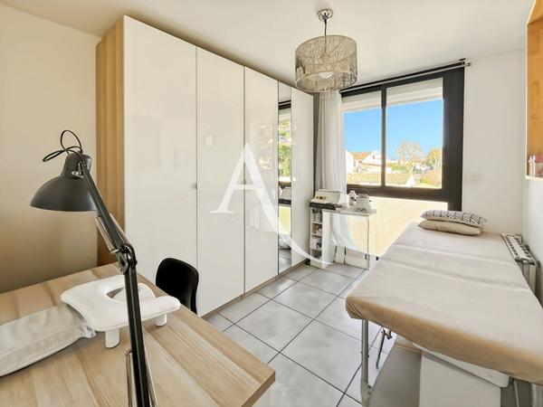 A vendre appartement type 4 avec balcon, une place de parking, caves à Marseille 13011 "La Barrasse"