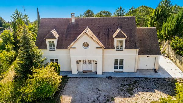 Maison 200 m2 - 4 chambres et 1 bureau - terrain 2040 m2