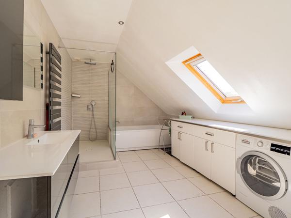 Maison 200 m2 - 4 chambres et 1 bureau - terrain 2040 m2