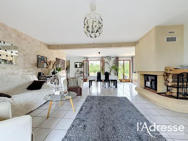 Maison familiale 212 m² à Saint-Avertin, 5 chambres, Terrain 1 400 m², Vie de plain-pied