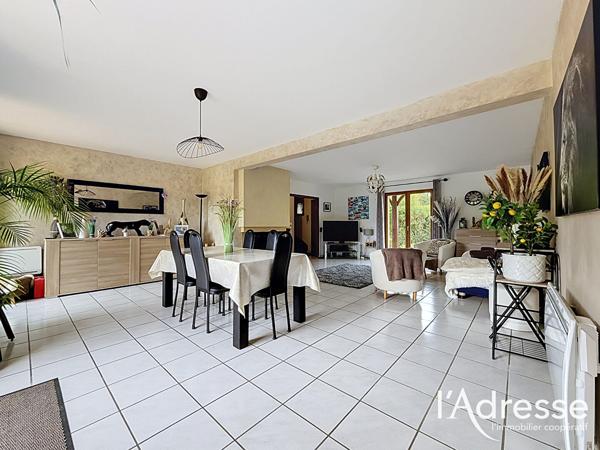 Maison familiale 212 m² à Saint-Avertin, 5 chambres, Terrain 1 400 m², Vie de plain-pied