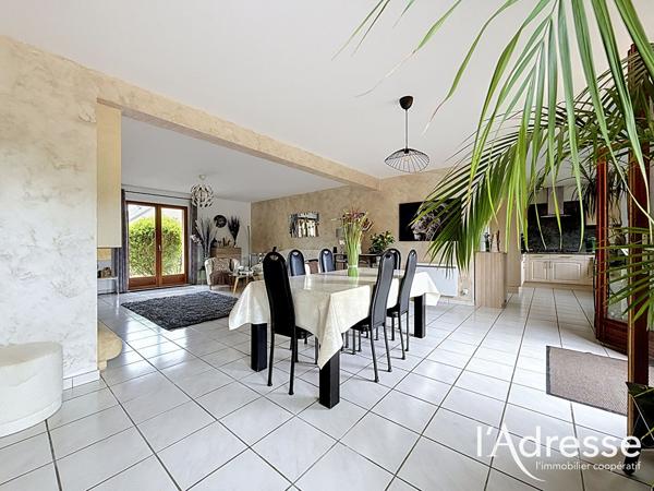Maison familiale 212 m² à Saint-Avertin, 5 chambres, Terrain 1 400 m², Vie de plain-pied