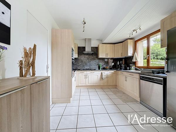 Maison familiale 212 m² à Saint-Avertin, 5 chambres, Terrain 1 400 m², Vie de plain-pied