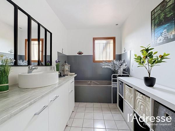 Maison familiale 212 m² à Saint-Avertin, 5 chambres, Terrain 1 400 m², Vie de plain-pied