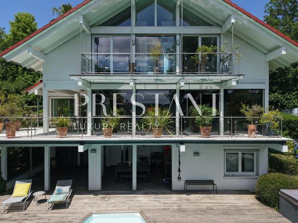 À la frontière de Biarritz, villa contemporaine sur le lac de Brindos avec des prestations haut de gamme, ANGLET