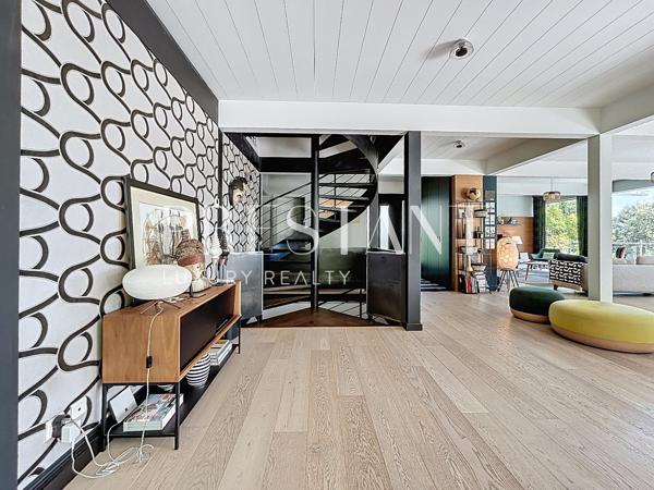 À la frontière de Biarritz, villa contemporaine sur le lac de Brindos avec des prestations haut de gamme, ANGLET