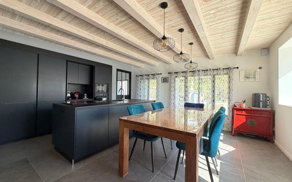 Maison à vendre    5 pièces •  La Rochelle