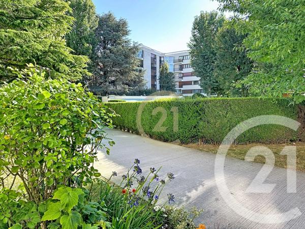 Appartement F4 à vendre  4 pièces - 87,79 m 2   LE CHESNAY  - 78