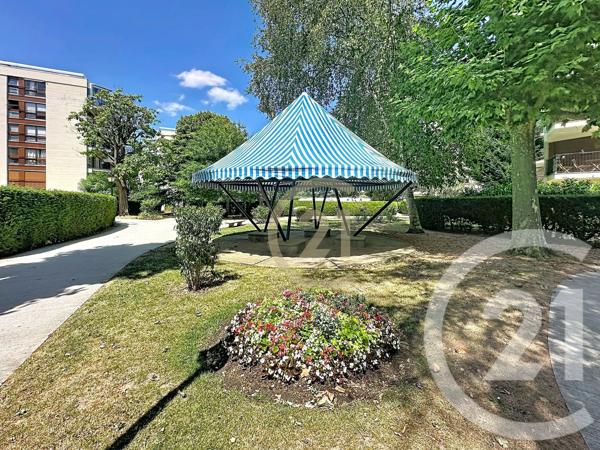 Appartement F4 à vendre  4 pièces - 87,79 m 2   LE CHESNAY  - 78