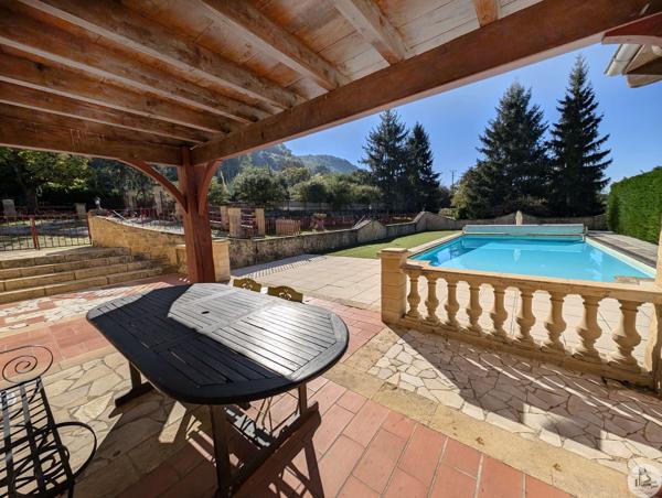 Proche Sarlat, propriété avec 5 Gîtes
