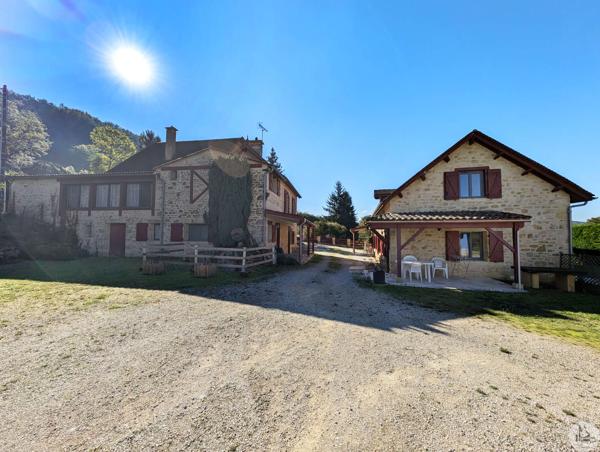 Proche Sarlat, propriété avec 5 Gîtes