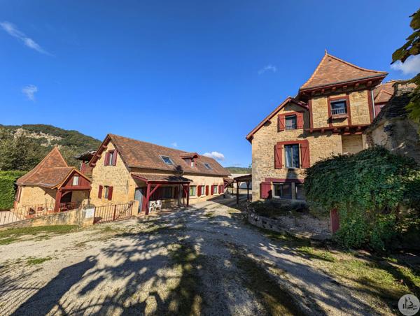 Proche Sarlat, propriété avec 5 Gîtes