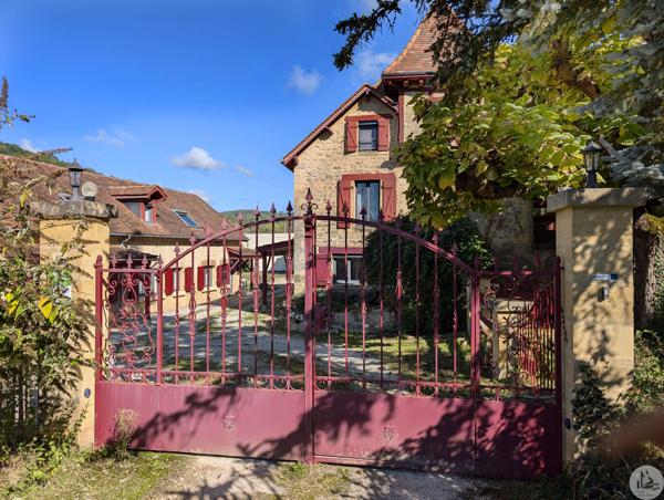 Proche Sarlat, propriété avec 5 Gîtes