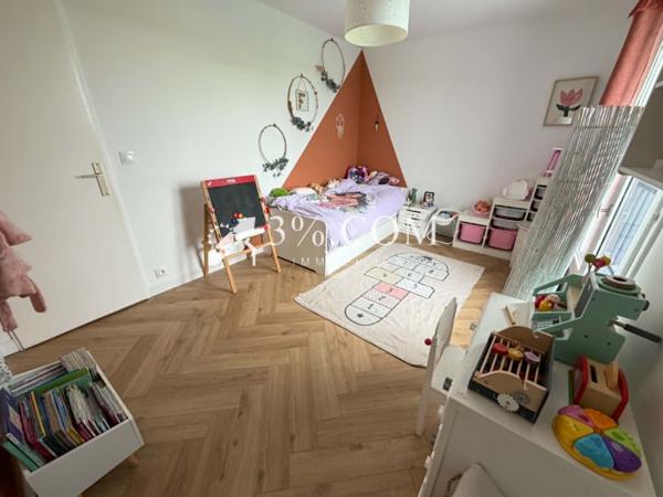 Maison
                                                                                                                                                                                                                                                                                                                        5 pièce(s)                                                                                                                                                                                                          4 chambre(s)                                                                                                                                                                                                          126  m²