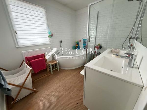 Maison
                                                                                                                                                                                                                                                                                                                        5 pièce(s)                                                                                                                                                                                                          4 chambre(s)                                                                                                                                                                                                          126  m²