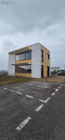 Entrepôt et bureaux à louer à Cherré-Au dans la Sarthe (72400), ref : 424