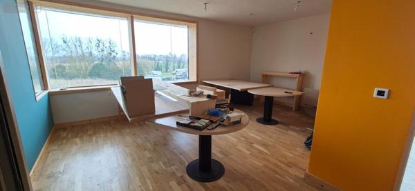 Entrepôt et bureaux à louer à Cherré-Au dans la Sarthe (72400), ref : 424