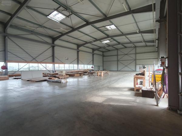Entrepôt et bureaux à louer à Cherré-Au dans la Sarthe (72400), ref : 424