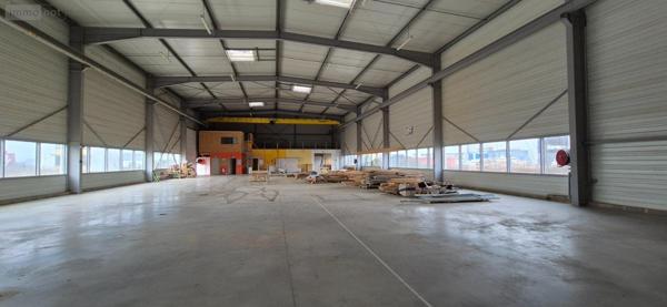 Entrepôt et bureaux à louer à Cherré-Au dans la Sarthe (72400), ref : 424