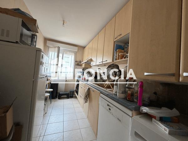 Location Appartement 4 pièces 95.71 m² - 23-25-27 RUE SAINT BRICE Chartres 28000