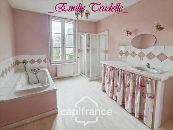 Maison à vendre 5 pièces  (72) 125 m² -3/5 chambres – jardin clos 300 m² – dépendances – Saint-Calais