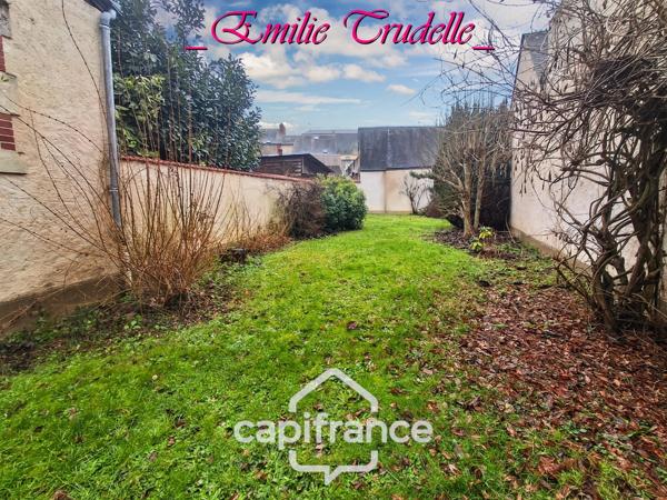 Maison à vendre 5 pièces  (72) 125 m² -3/5 chambres – jardin clos 300 m² – dépendances – Saint-Calais