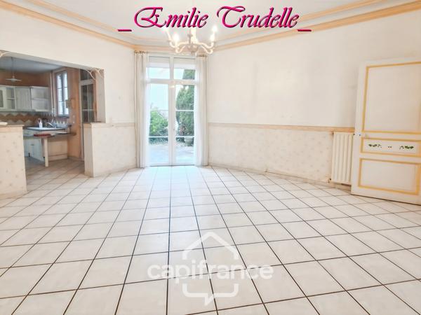 Maison à vendre 5 pièces  (72) 125 m² -3/5 chambres – jardin clos 300 m² – dépendances – Saint-Calais