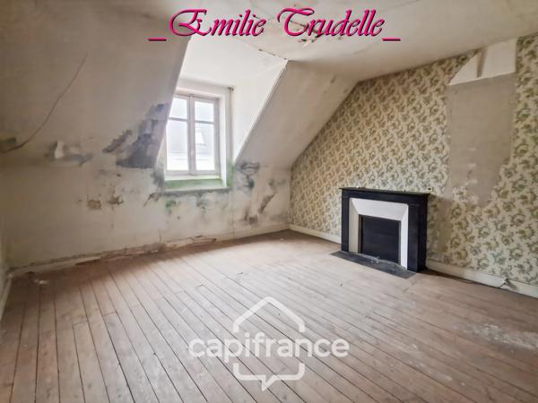Maison à vendre 5 pièces  (72) 125 m² -3/5 chambres – jardin clos 300 m² – dépendances – Saint-Calais