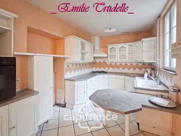 Maison à vendre 5 pièces  (72) 125 m² -3/5 chambres – jardin clos 300 m² – dépendances – Saint-Calais